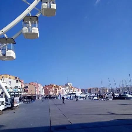 Studio Centre Port, Lumineux Et Confortable Apartament Agde