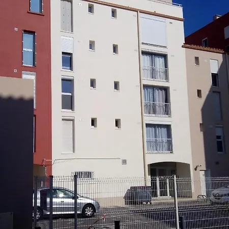 Studio Centre Port, Lumineux Et Confortable * Agde
