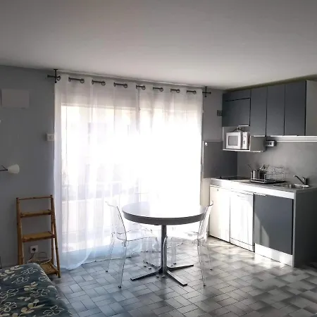 Studio Centre Port, Lumineux Et Confortable Apartament