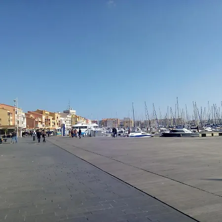 Apartament Studio Centre Port, Lumineux Et Confortable Agde